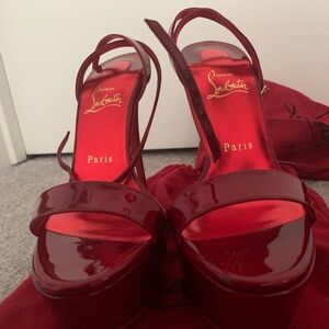 NWOT Loubi Queen Alta w/ Dustbags